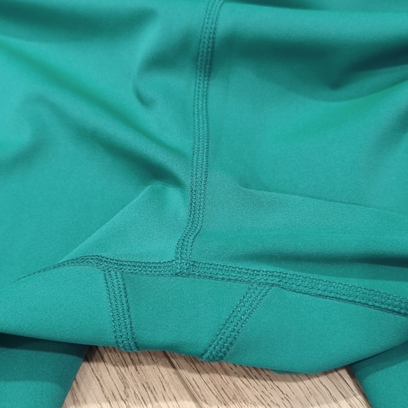 Like New! Carbon38 Cropped High Rise Leggings - Picture 6 of 9